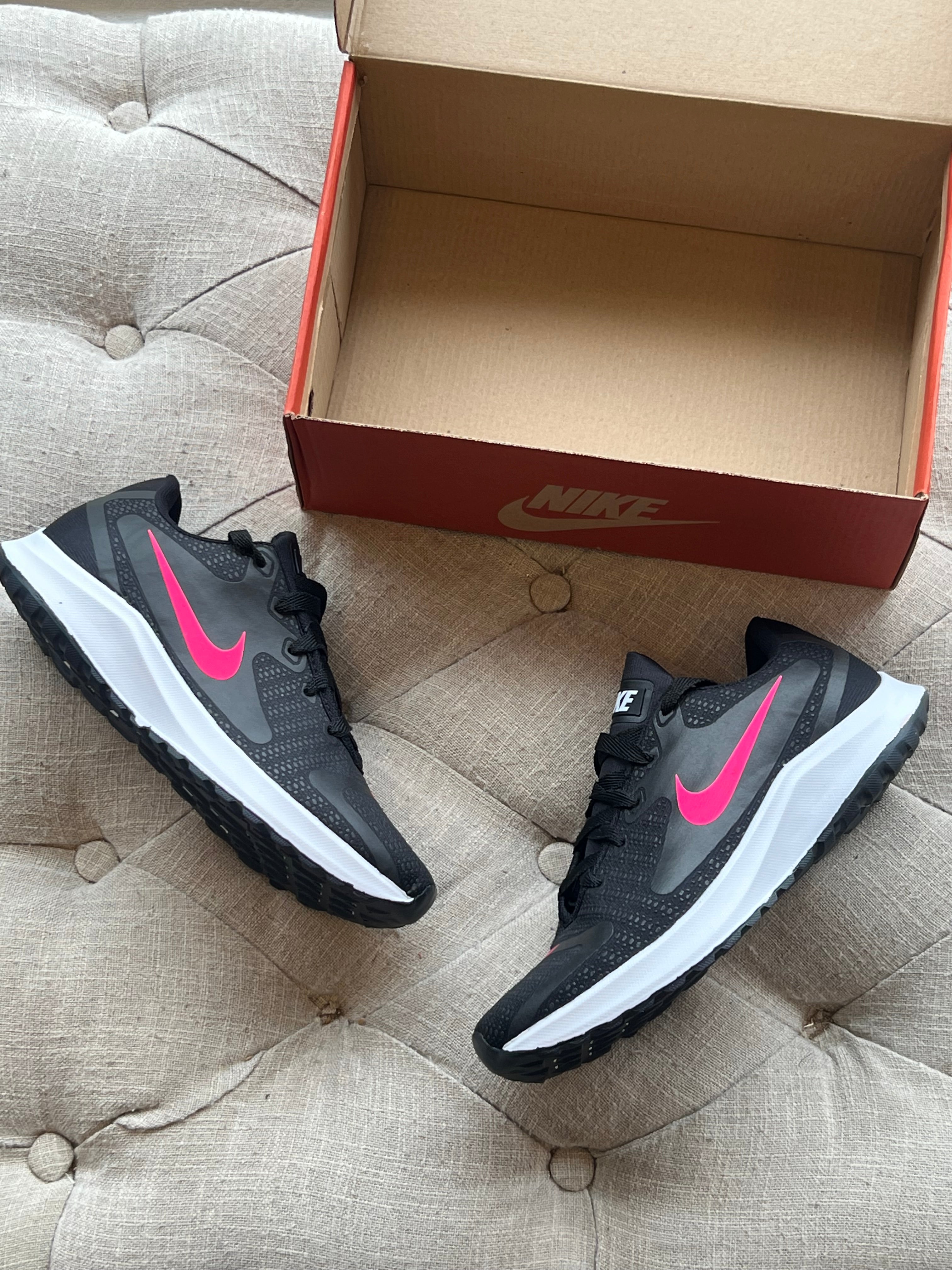 Zapa Roma NK Zoom Negra y Lila